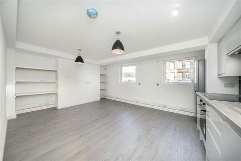 2 bedroom flat to rent, Briggs Mews, London SE12