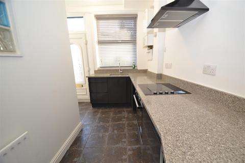 1 bedroom end of terrace house for sale, High Street, Queensbury, Bradford