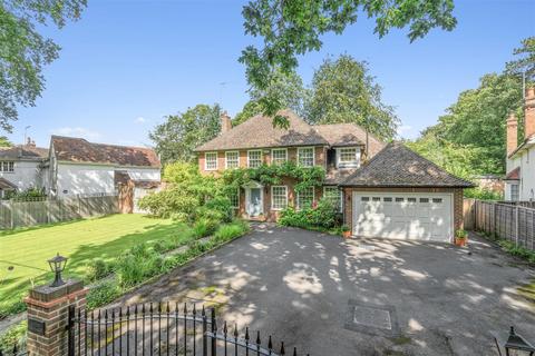 4 bedroom detached house to rent, Little Orchard, Littleheath Lane, Cobham