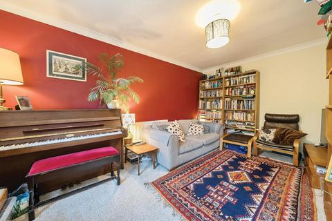 2 bedroom flat for sale, Beulah Hill, London, SE19