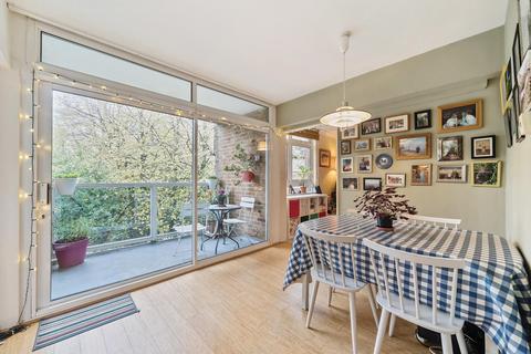 2 bedroom flat for sale, Beulah Hill, London, SE19