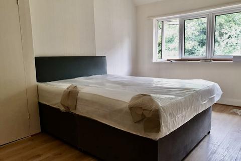 1 bedroom in a house share to rent, Oakington Manor Drive, Wembley, Greater London, HA9