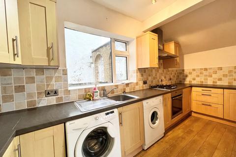 3 bedroom semi-detached house to rent, Oregon Avenue, Blackpool