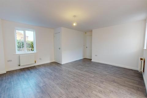 3 bedroom townhouse for sale, Keighley Road, Illingworth, Halifax