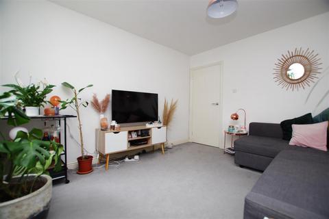 1 bedroom maisonette to rent, Cross Street, Swindon SN1