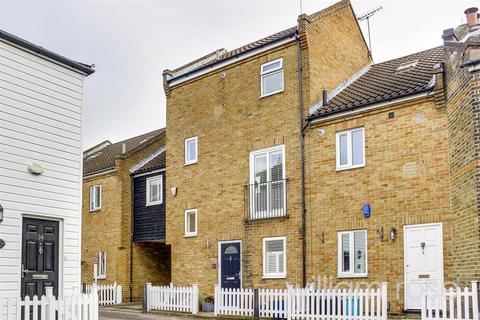 2 bedroom terraced house for sale, The Square, Woodford Green IG8