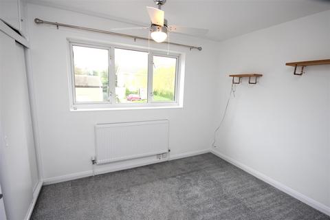 2 bedroom maisonette to rent, Church Lane, Wymington NN10