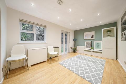 1 bedroom flat to rent, Chiltern Court, Pages Hill Muswell Hill N10