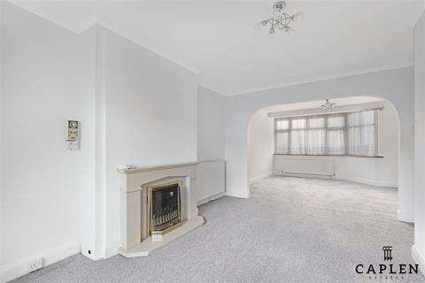 3 bedroom terraced house to rent, Malvern Gardens, Loughton