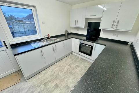 2 bedroom flat for sale, Cross Lanes, Pill