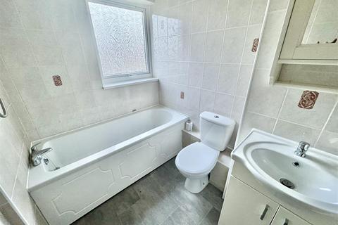 2 bedroom flat for sale, Cross Lanes, Pill