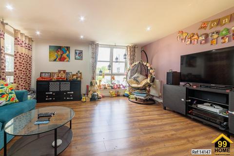 2 bedroom flat to rent, Barrier Point Road, London, E16