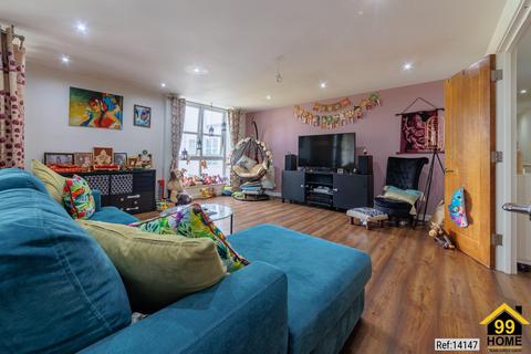 2 bedroom flat to rent, Barrier Point Road, London, E16