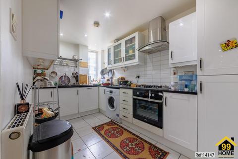 2 bedroom flat to rent, Barrier Point Road, London, E16