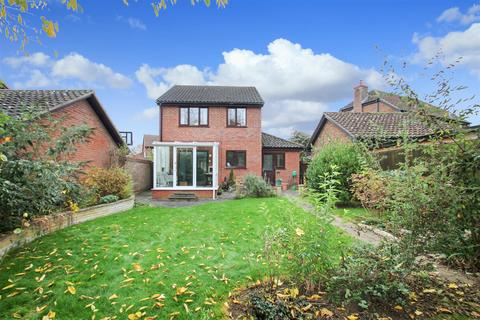 4 bedroom detached house to rent, Kinewell Close, Kettering NN14