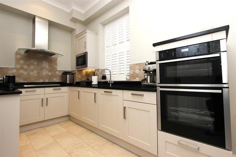 3 bedroom apartment for sale, Upper Lodge Way, Coulsdon