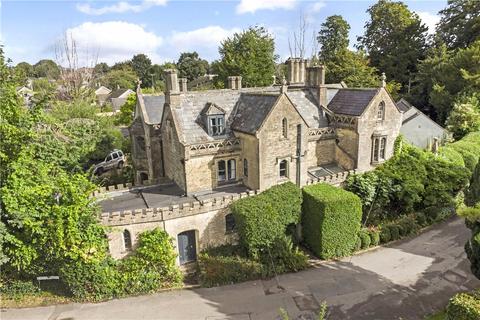 8 bedroom detached house to rent, Castlefields, Calne, Wiltshire, SN11