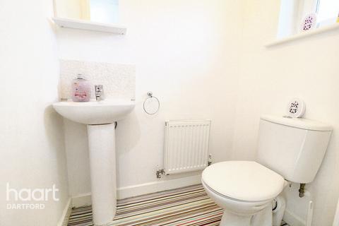 2 bedroom terraced house to rent, Rainbow Gardens, Dartford