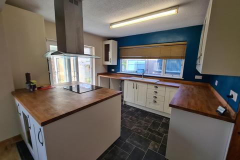 4 bedroom detached house to rent, Lawnswood Avenue, Lancaster, LA1