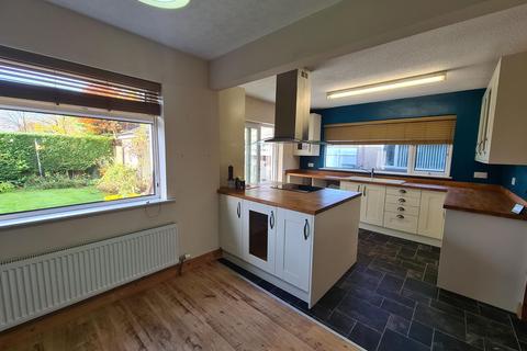 4 bedroom detached house to rent, Lawnswood Avenue, Lancaster, LA1