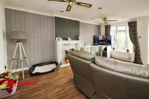 3 bedroom bungalow for sale, Disraeli Grove, Maltby, Rotherham