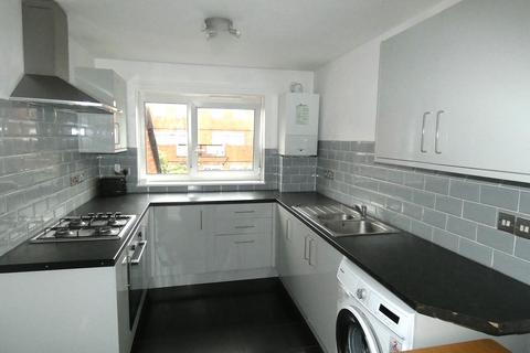 3 bedroom maisonette to rent, Churchill Walk, London E9