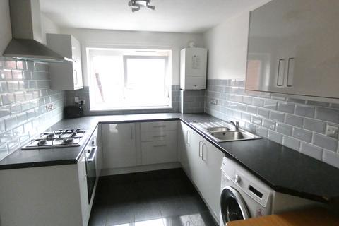 3 bedroom maisonette to rent, Churchill Walk, London E9