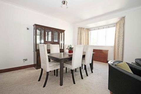 3 bedroom flat to rent, Pembroke Road, London W8