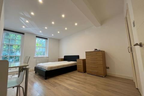 1 bedroom house to rent, Dennington Park Road, London