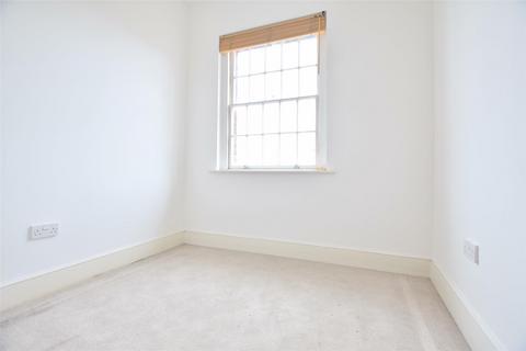 2 bedroom apartment to rent, The Crescent, Gloucestershire GL1