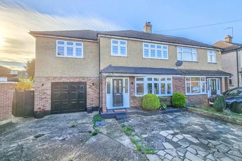 12 Helmsdale Close, Romford, RM1 4RS