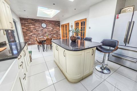 12 Helmsdale Close, Romford, RM1 4RS