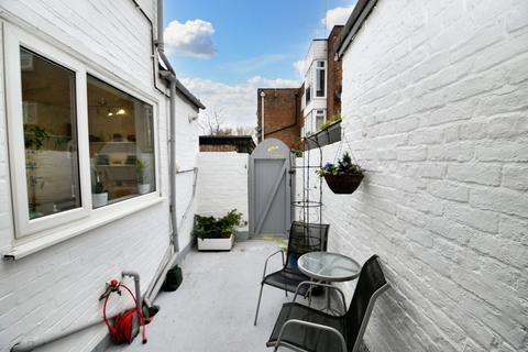 10 Stapleton Street, Salford, M6 7WG