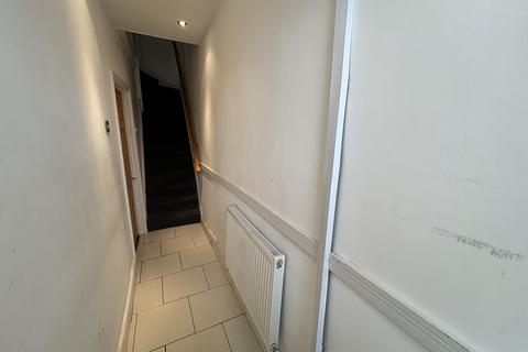 3 bedroom terraced house to rent, Mountain Ash, CF45