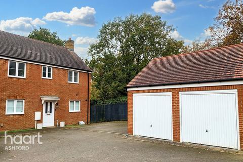 3 bedroom end of terrace house for sale, Broadview Close, Ashford