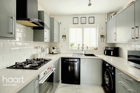 24 Broadview Close, Kingsnorth, Ashford, TN25 7AQ