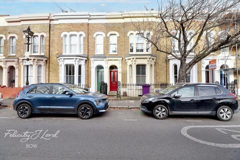 4 bedroom terraced house to rent, Lichfield Road, London