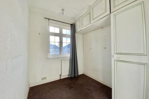 16 Dorset Close, Hayes, UB4 8NT