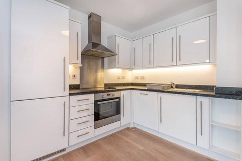 2 bedroom flat to rent, Westgate House, Brentford, TW8