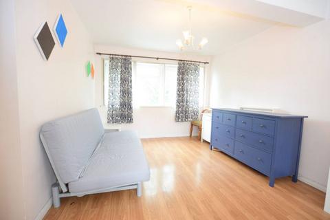 2 bedroom flat to rent, Surridge Court, Stockwell, London, SW9