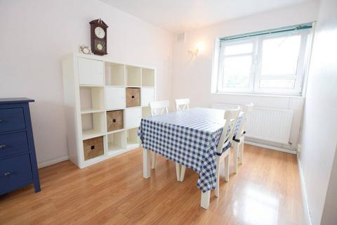 2 bedroom flat to rent, Surridge Court, Stockwell, London, SW9