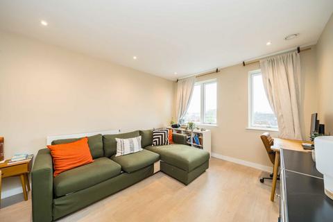 2 bedroom flat for sale, Seven Sisters Road, London N7