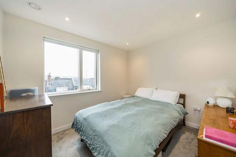 2 bedroom flat for sale, Seven Sisters Road, London N7