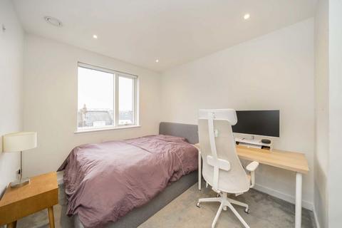 2 bedroom flat for sale, Seven Sisters Road, London N7