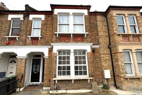 3 bedroom maisonette to rent, Perry Rise, London, SE23