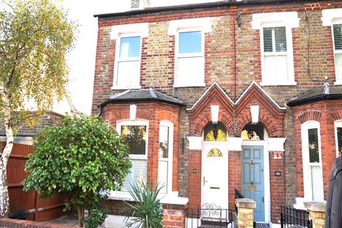 2 bedroom end of terrace house to rent, Franche Court Road, London