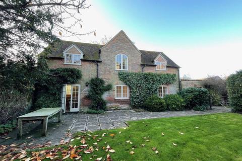 2 bedroom detached house to rent, Woolhampton Hill, Reading RG7