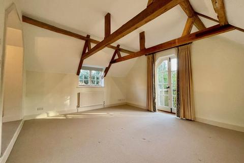 2 bedroom detached house to rent, Woolhampton Hill, Reading RG7