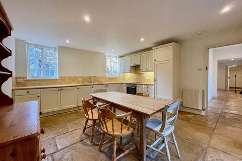 2 bedroom detached house to rent, Woolhampton Hill, Reading RG7