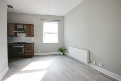 2 bedroom flat to rent, South Parade, Runcorn, WA7